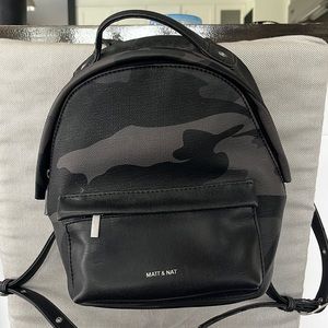 Matt & Nat backpack army